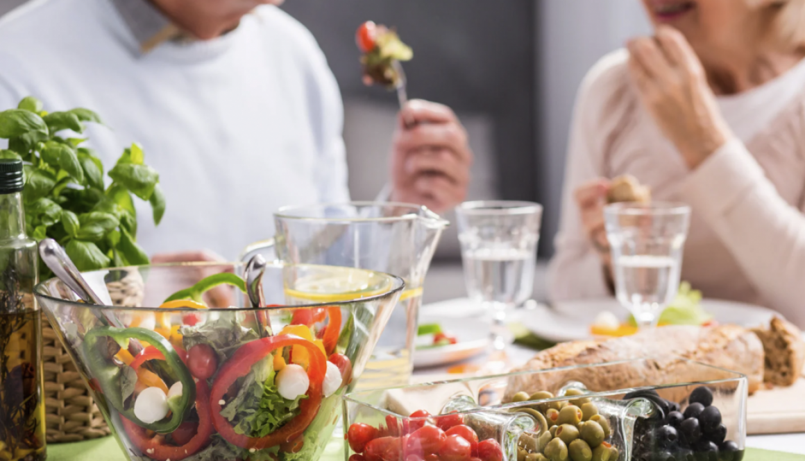 Two people eating a brain-healthy meal