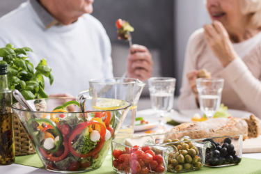 Two people eating a brain-healthy meal
